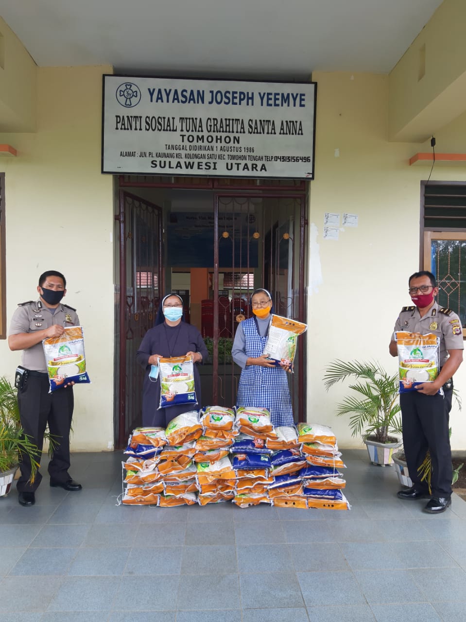 Berbagi Kasih, 3 Panti Asuhan Terima Bansos Polres Tomohon