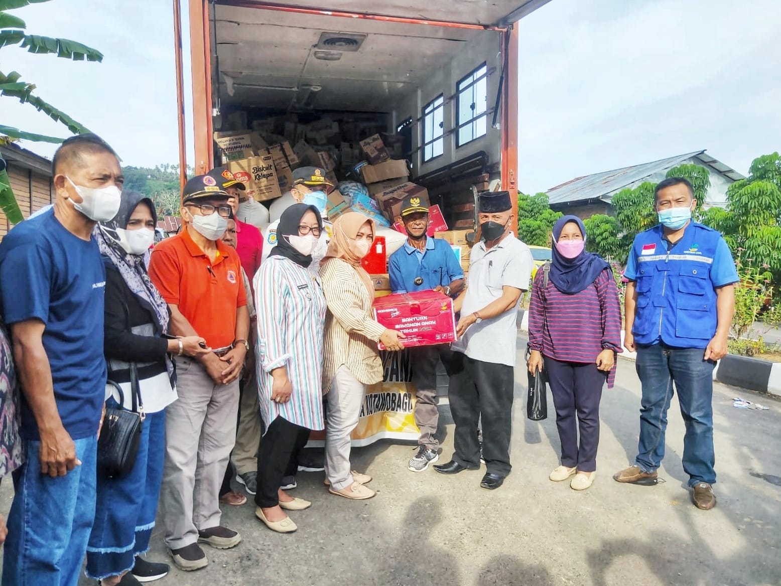 Pemkot Kotamobagu Serahkan Bantuan Kepada Korban Banjir di Motongkad