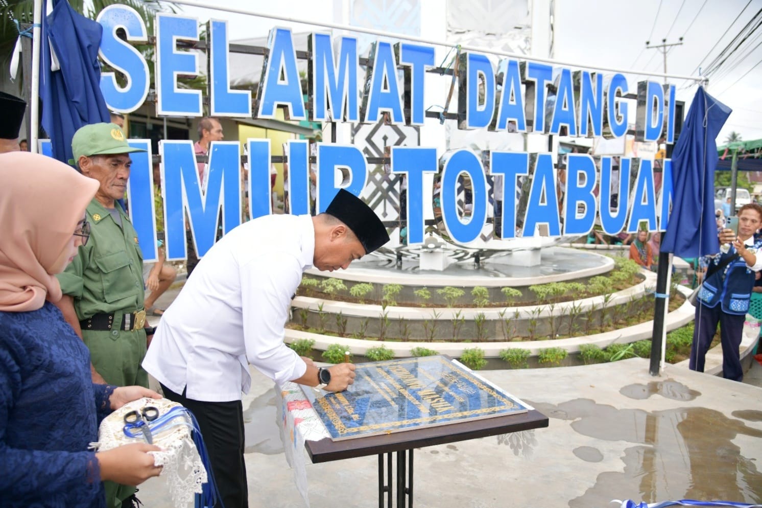 Resmikan Tugu Perbatasan, Bupati Sachrul: Alhamdulillah Wajah Boltim Sudah Berubah 
