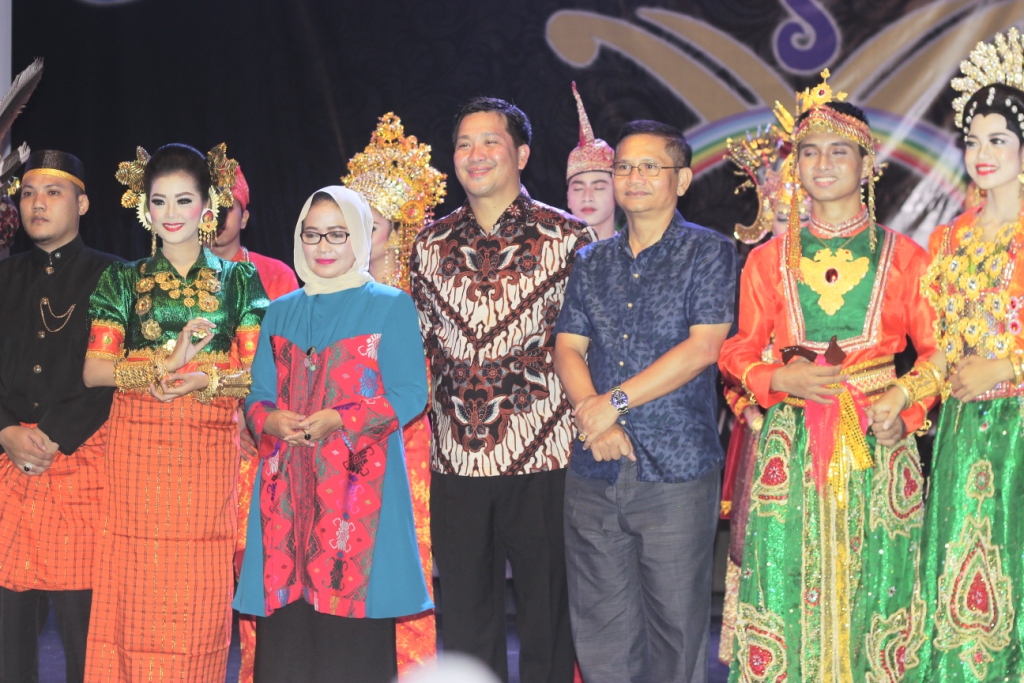 Kandouw: Selamat datang di Provinsi �The Land Of Smiling People�