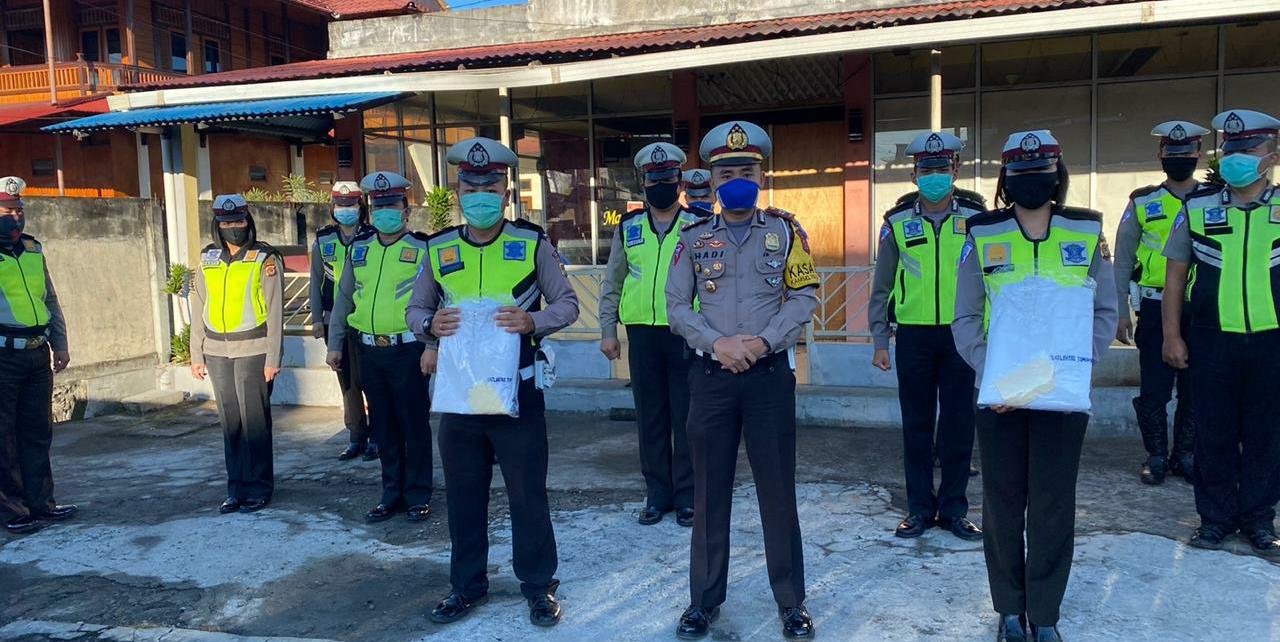 Tunjang Kinerja Penanganan Covid-19, Satlantas Polres Tomohon Bagikan APD ke Anggota