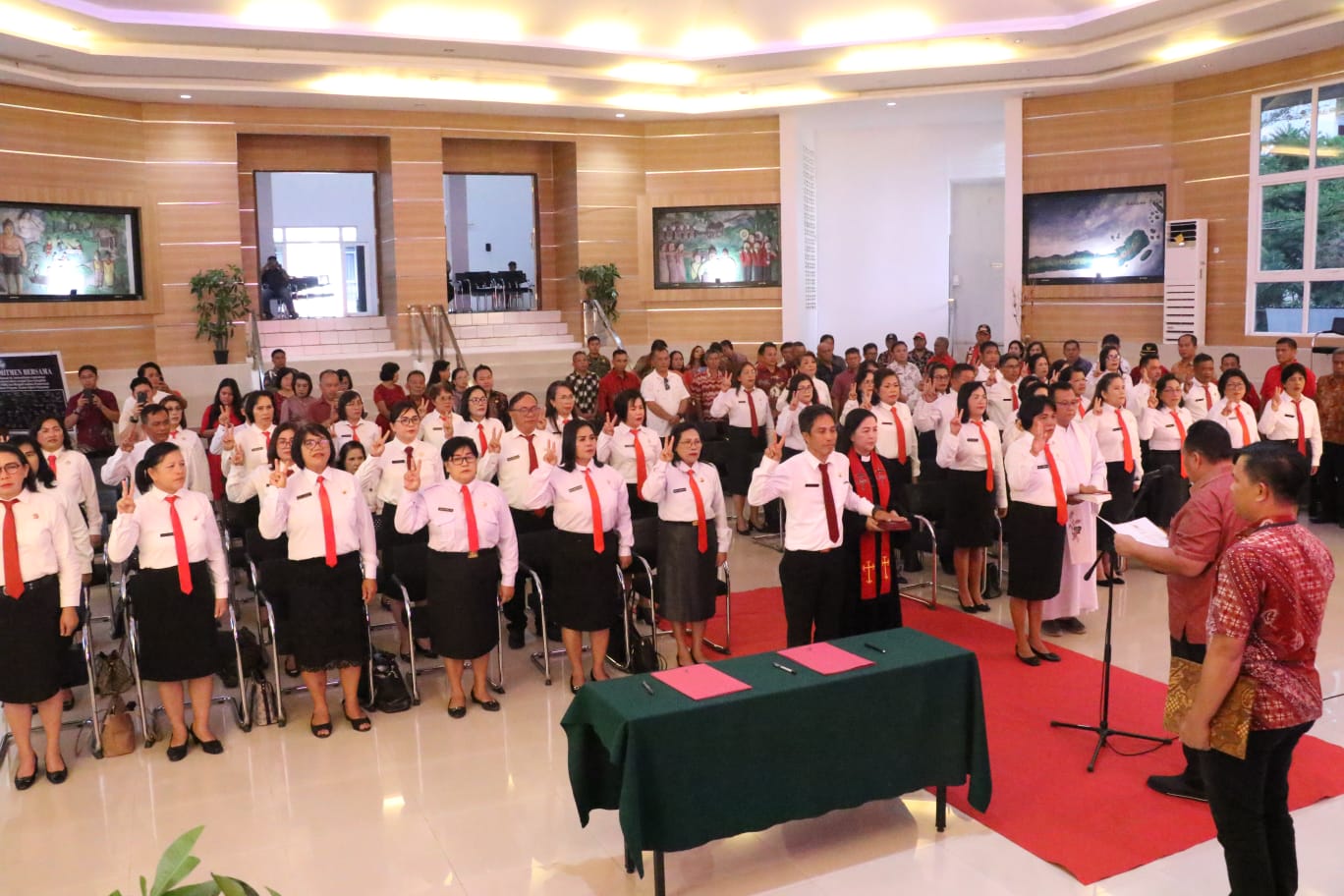 Lagi, Wabup RD Lantik Kepsek dan Pengawas Sekolah di Kecamatan Pineleng dan Tombulu