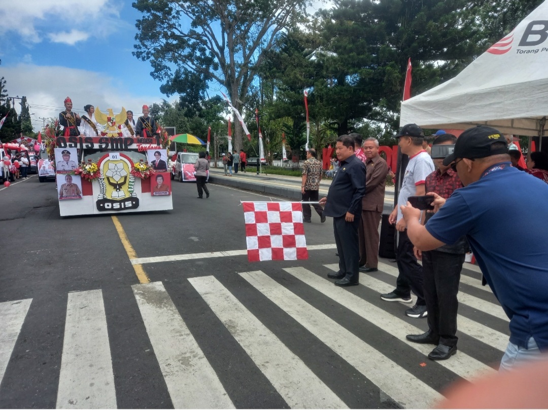 Dilepas Penjabat Bupati Kumendong, Puluhan Kendaraan Hias Ramaikan HUT RI ke 79 di Tondano