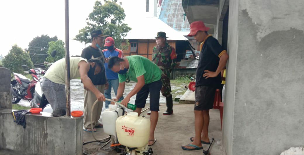 Pemdes Rumengkor Satu Kembali Semprot Desa Dengan Disinfektan