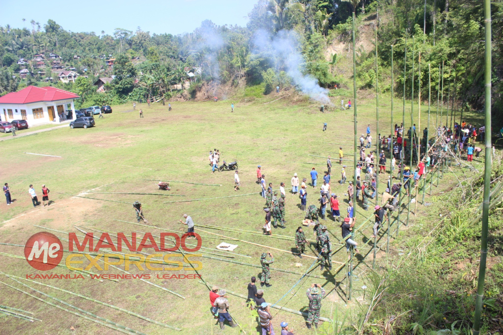 Foto: Antusias Masyarakat Desa Wuwuk pada persiapan pembukaan Program TMMD 2016