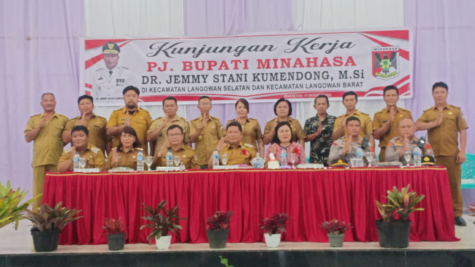 Penjabat Bupati Jemmy Kumendong Kembali Lakukan Kunjungan Kerjanya di Kecamatan Langowan Barat dan Selatan