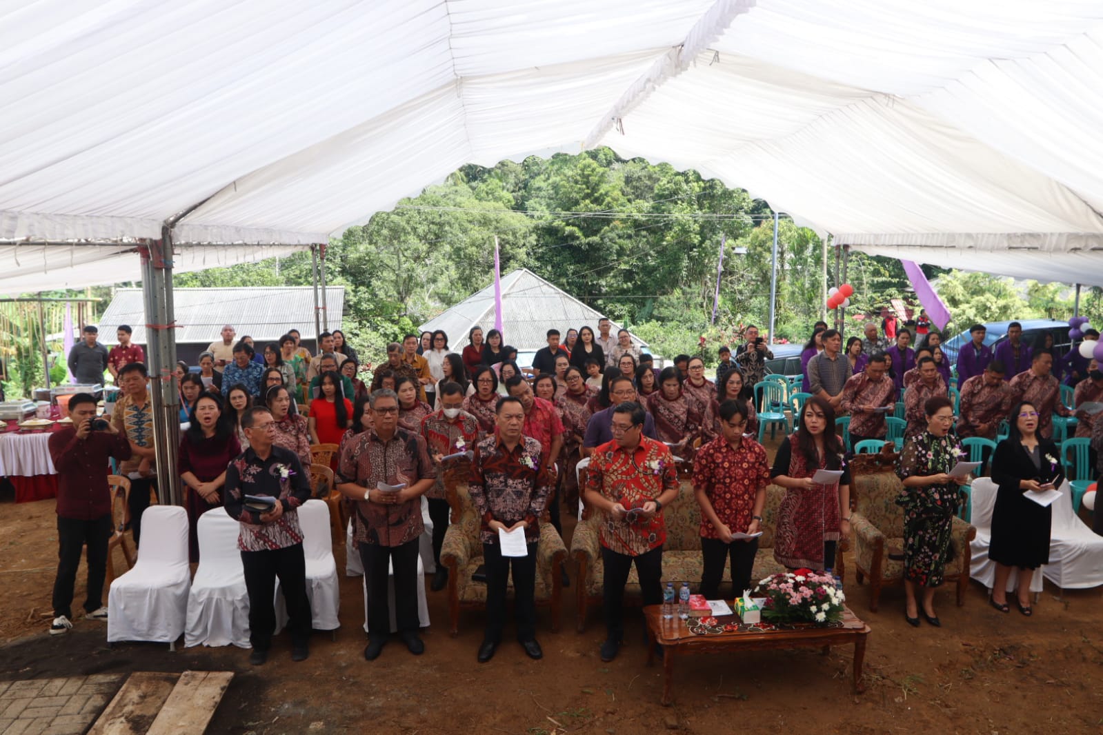 Senduk dan Karundeng Hadiri Pentahbisan Pastori GMIM Damai Lahendong 