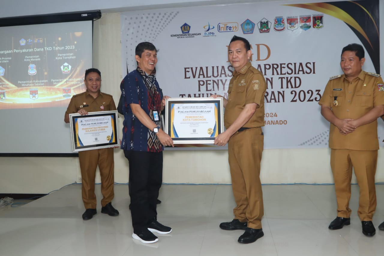 Pemkot Tomohon Terima Penghargaan Ditjen Perbendaharaan 