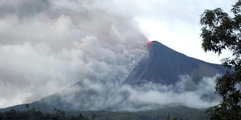 Gunung Karangetang Berstatus Waspada