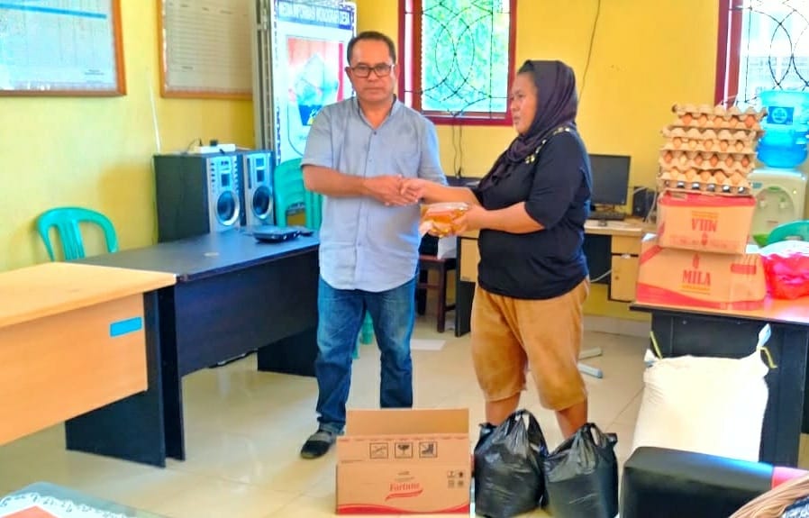 Pemdes Bulawan Satu Berikan Bantuan ke Pelaku Usaha Kecil