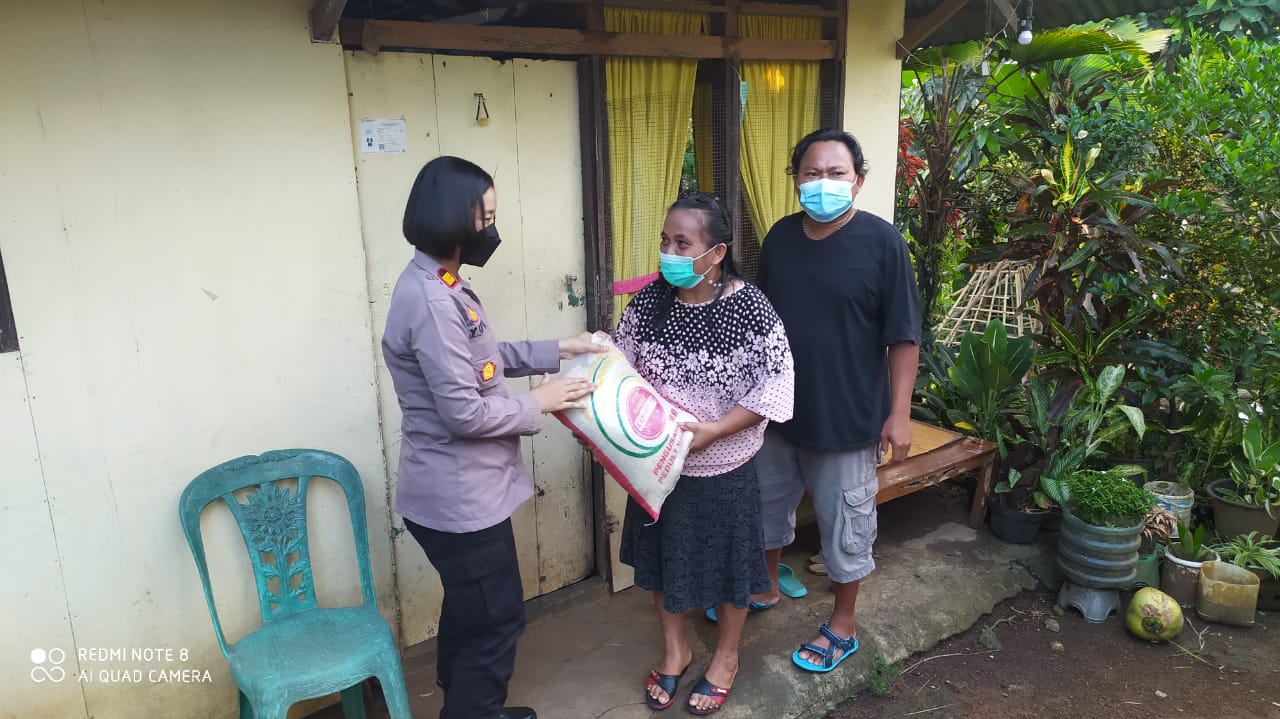 Sasar Masyarakat Kurang Mampu, Polsek Mapanget Salurkan Sembako
