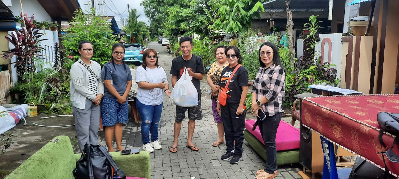 Forwad Sulut Bersama Sekretariat DPRD Sulut Bantu Masyarakat Terdampak Banjir