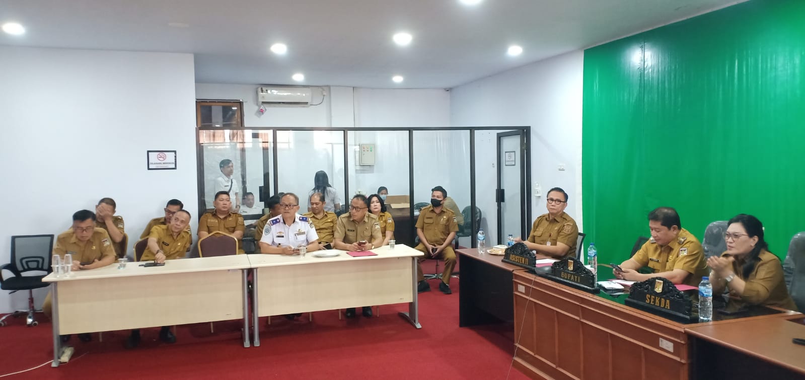 Secara Virtual, Penjabat Bupati Jemmy Kumendong dan Sekda Minahasa Ikuti Rakor Pengendalian Inflasi
