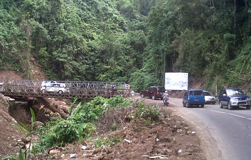 Rehab Poros Manado-Tomohon Ancam Usaha Warga