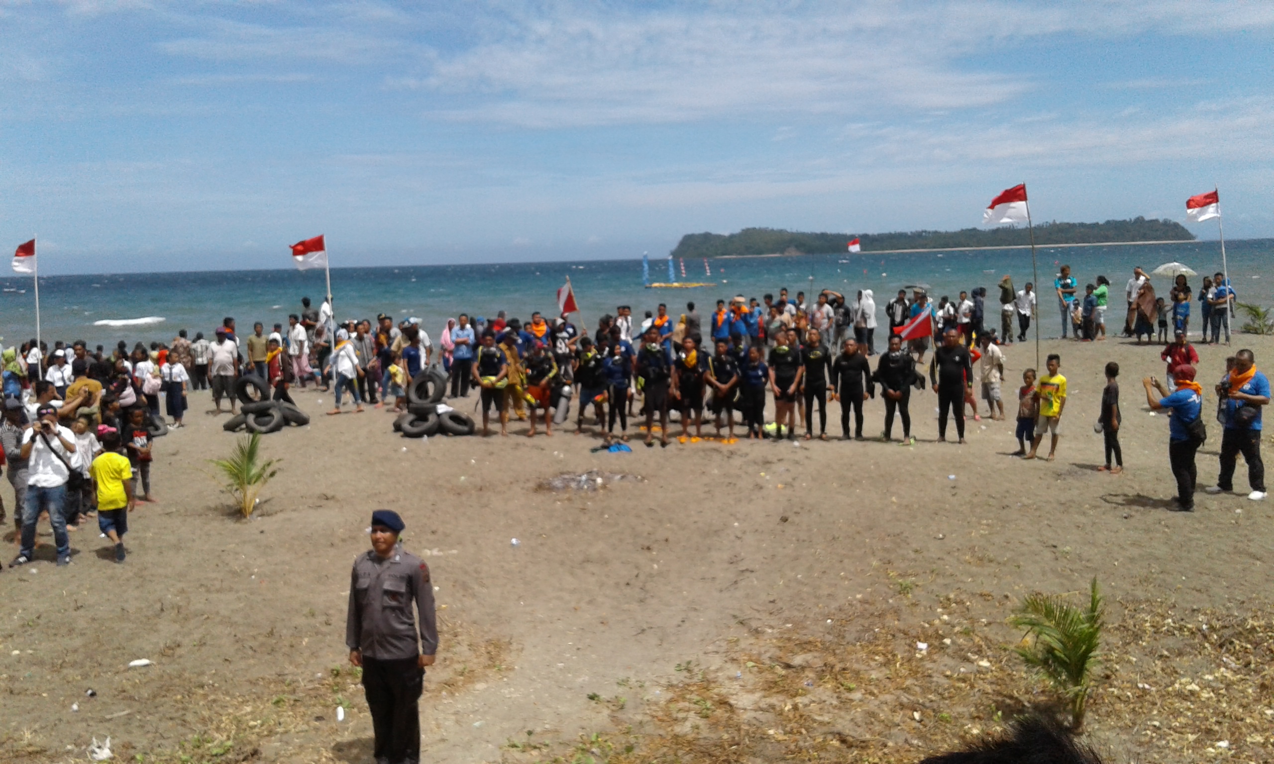 Boltim Gelar Upacara Bendera di Bawah Laut