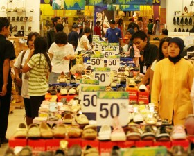 Warga Menengah Keatas Bolmut, Serbu Manado