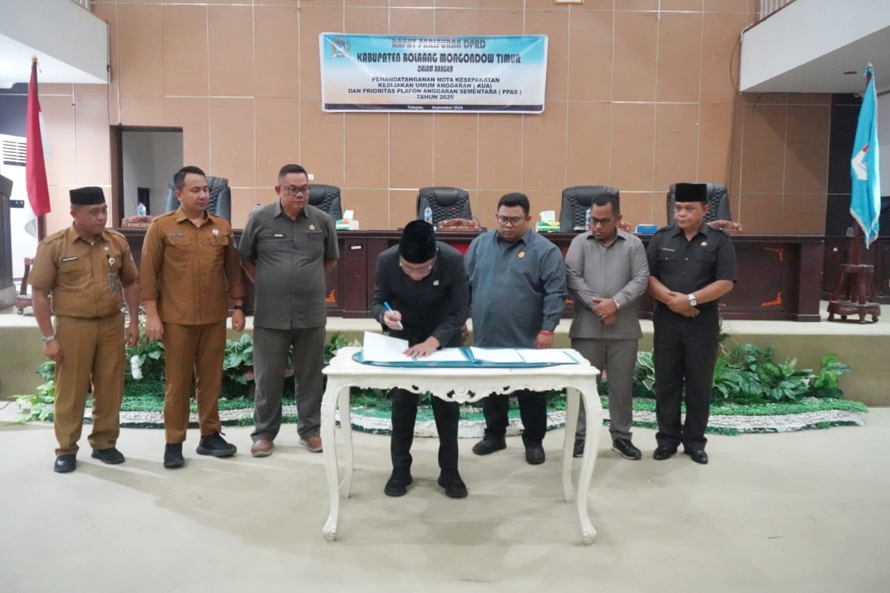 Rapat Paripurna, Bupati Sachrul Bersama DPRD Boltim Teken KUA-PPAS Tahun 2025 
