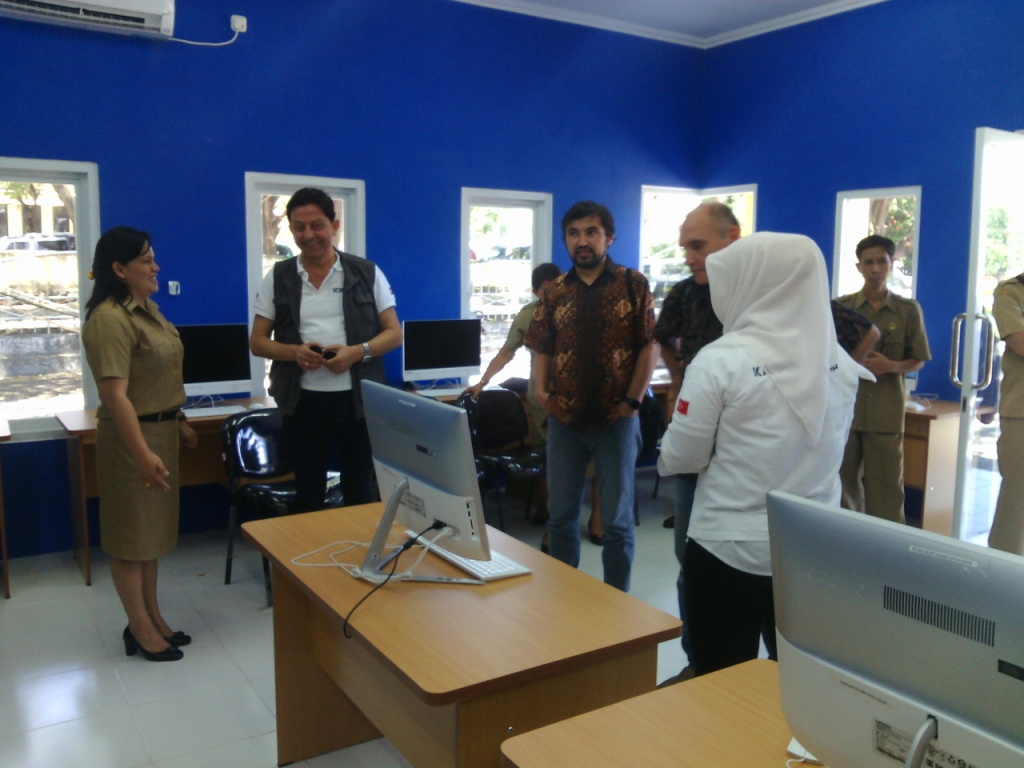 PT Karpowership Indonesia Tinjau Bangunan Lab Komputer Bantuan CSR