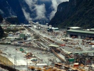 Tim Penyelamat Lihat 6 Pekerja Freeport di Bawah Reruntuhan Tambang