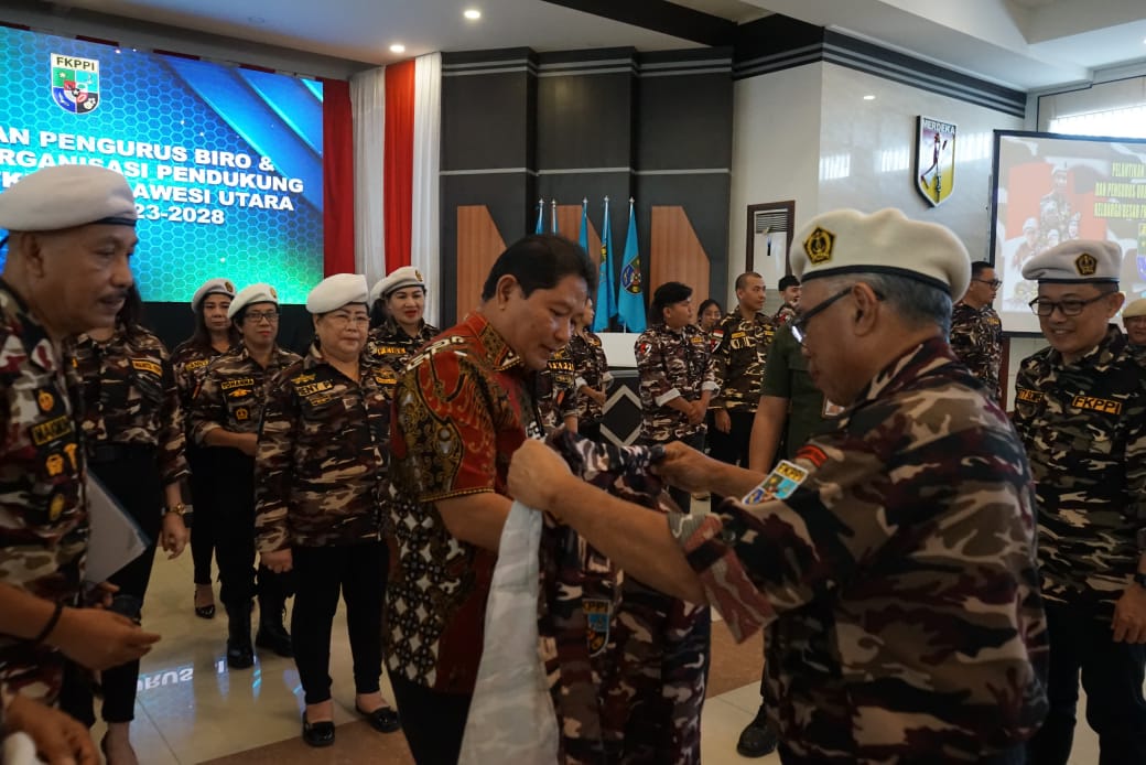 Kenakan Atribut FKPPI oleh Ketum Ponco Sutowo, Pj Bupati Minahasa Berterima Kasih Atas Suport dan Motivasinya