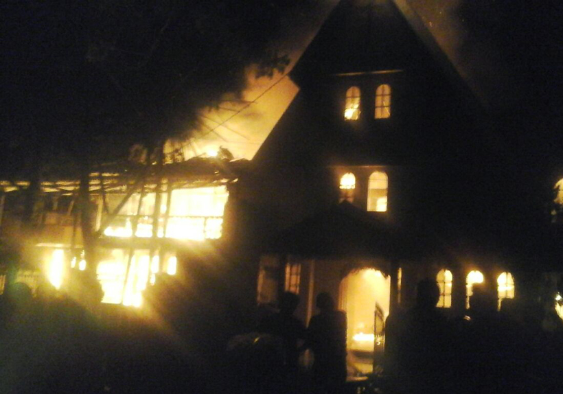 Rumah Mantan Bupati Minahasa, Ludes Dilalap 