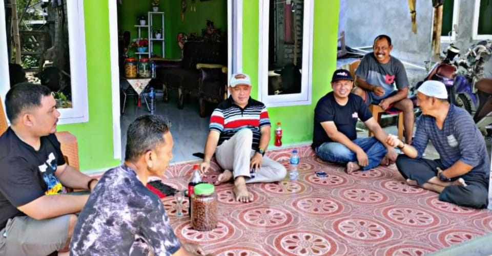 Sambangi Lorong Amu, Sadam Disambut Hangat Warga 