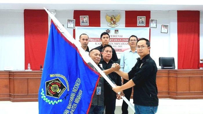 Christian Tangkere Kembali Dipercayakan Ketua PWI Minahasa 2022-2025