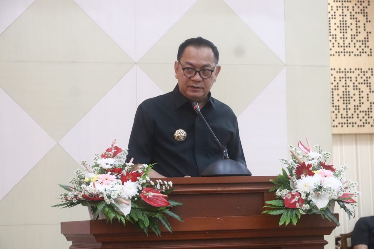 Caroll Jelaskan Ranperda PJP APBD 2024 ke DPRD Tomohon