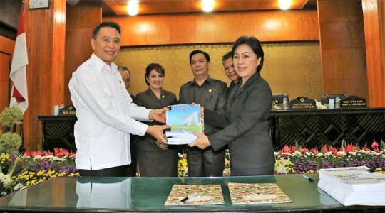 Ranperda APBD Tomohon 2017 Disetujui 4 Fraksi