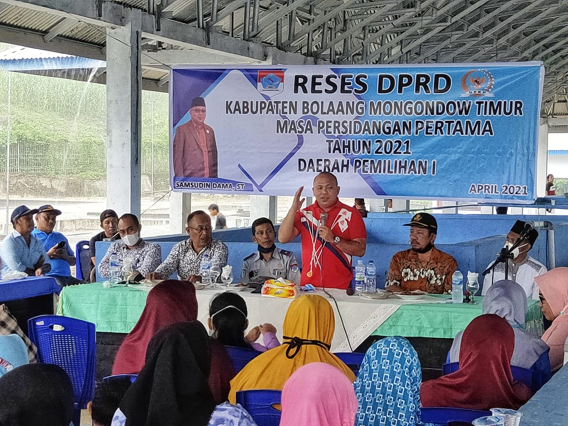 Gelar Reses di Bukaka, Sadam Bagikan Sembako