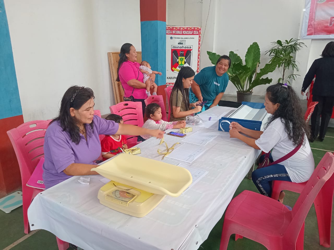 Pantau Pertumbuhan Anak dan Ibu Hamil, Pemdes Talikuran Gelar Posyandu 