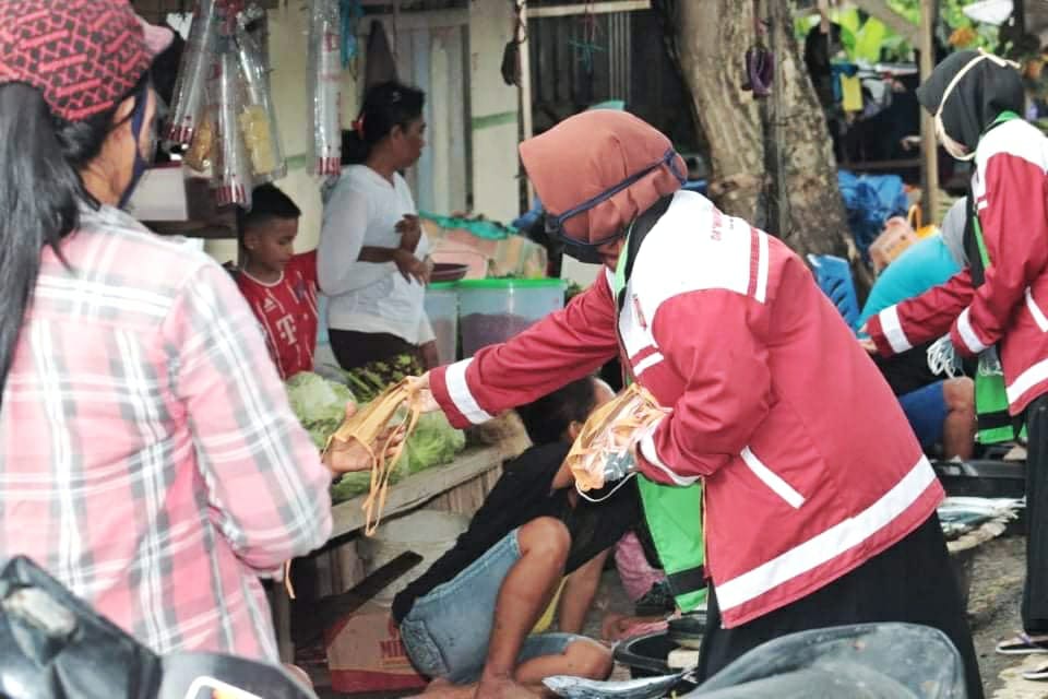 Dukung Pemerintah Tangani Covid-19, IPPM Boltim Bagikan Masker Gratis