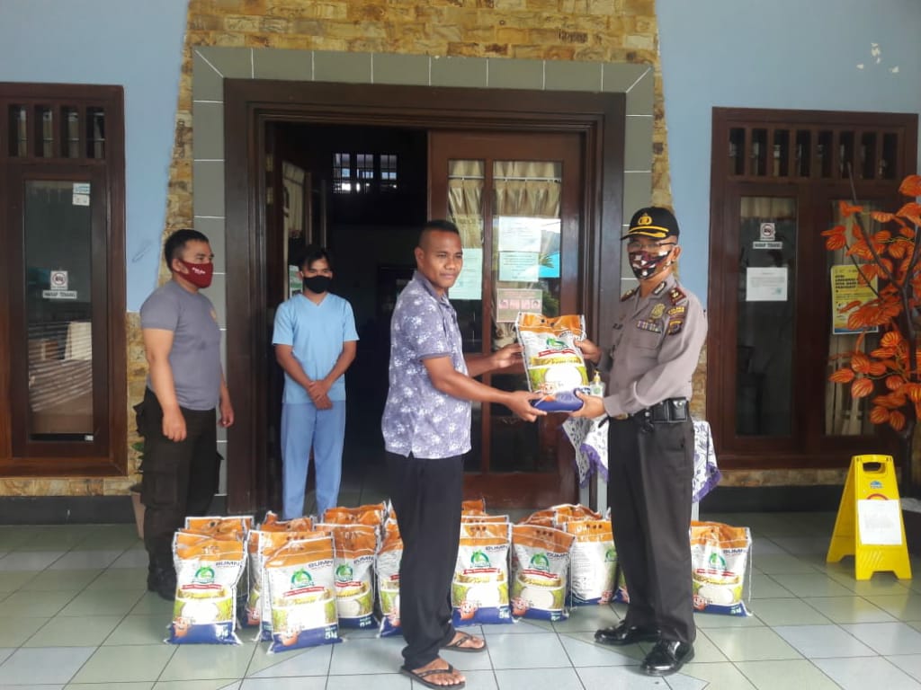 Polres Tomohon Salurkan Bansos di Panti Asuhan Sayap Kasih