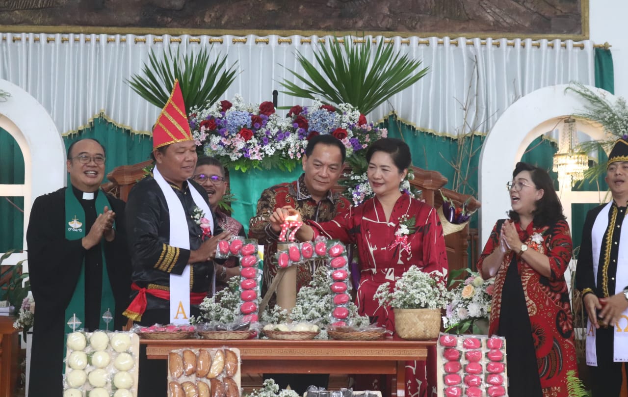 Caroll-JeandArc Hadiri HUT GMIM Anugerah Paslaten ke-17