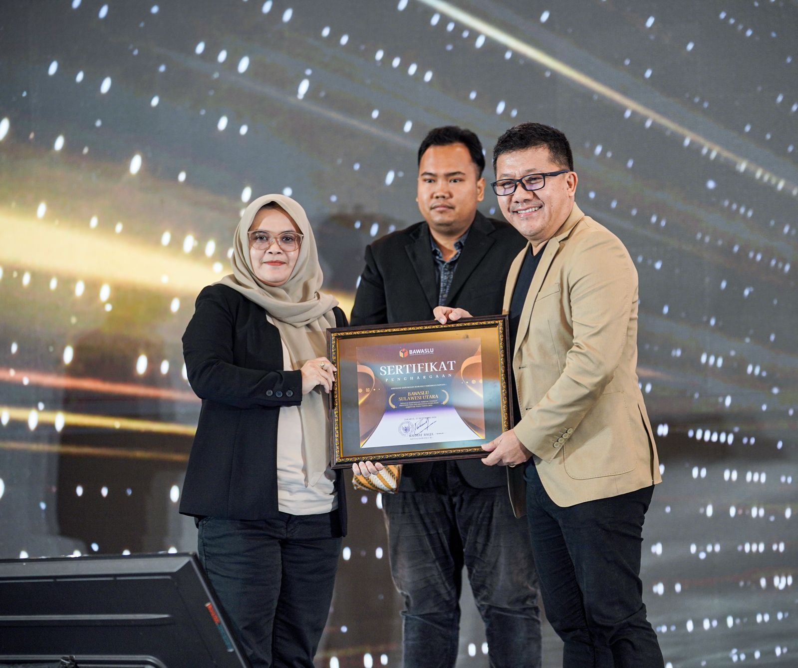 Bawaslu Sulut Terima Apresiasi Kehumasan Tingkat Provinsi Terbaik