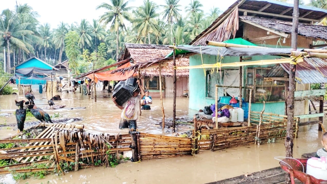 Hujan Deras Picu Sungai Meluap, Puluhan Rumah di Desa  Buyat Terendam Banjir