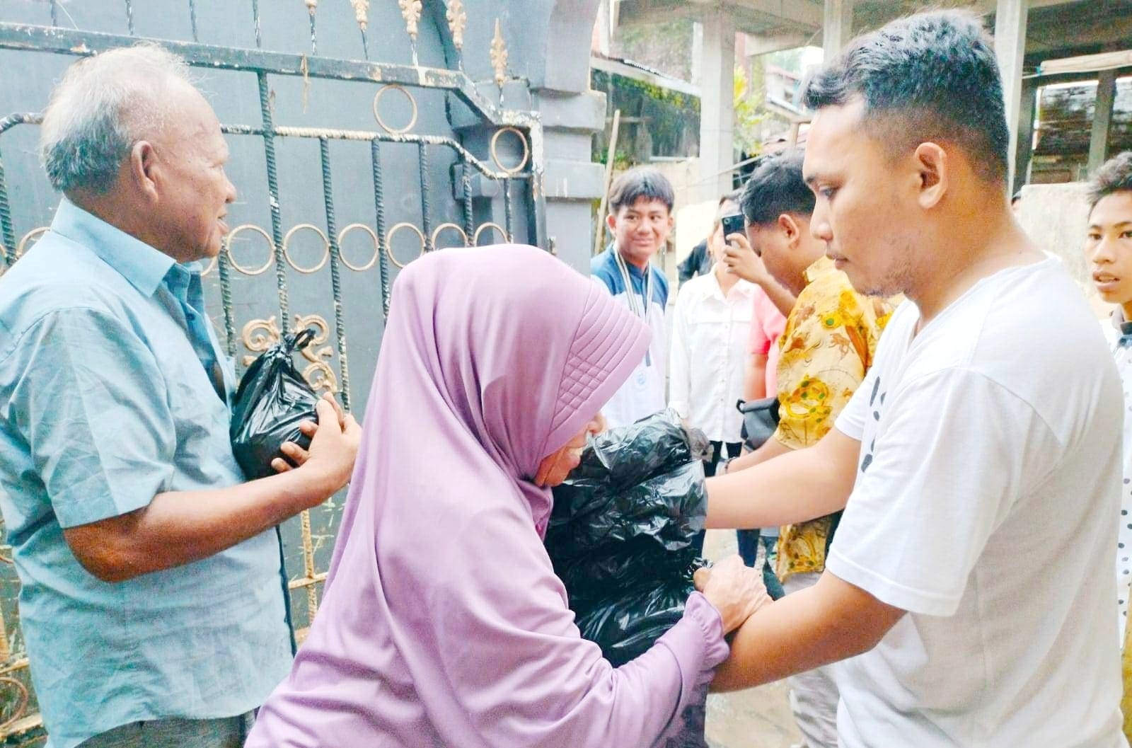 Serahkan Bantuan Korban Banjir di Manado, Dama: Mudah-Mudahan Bermanfaat 