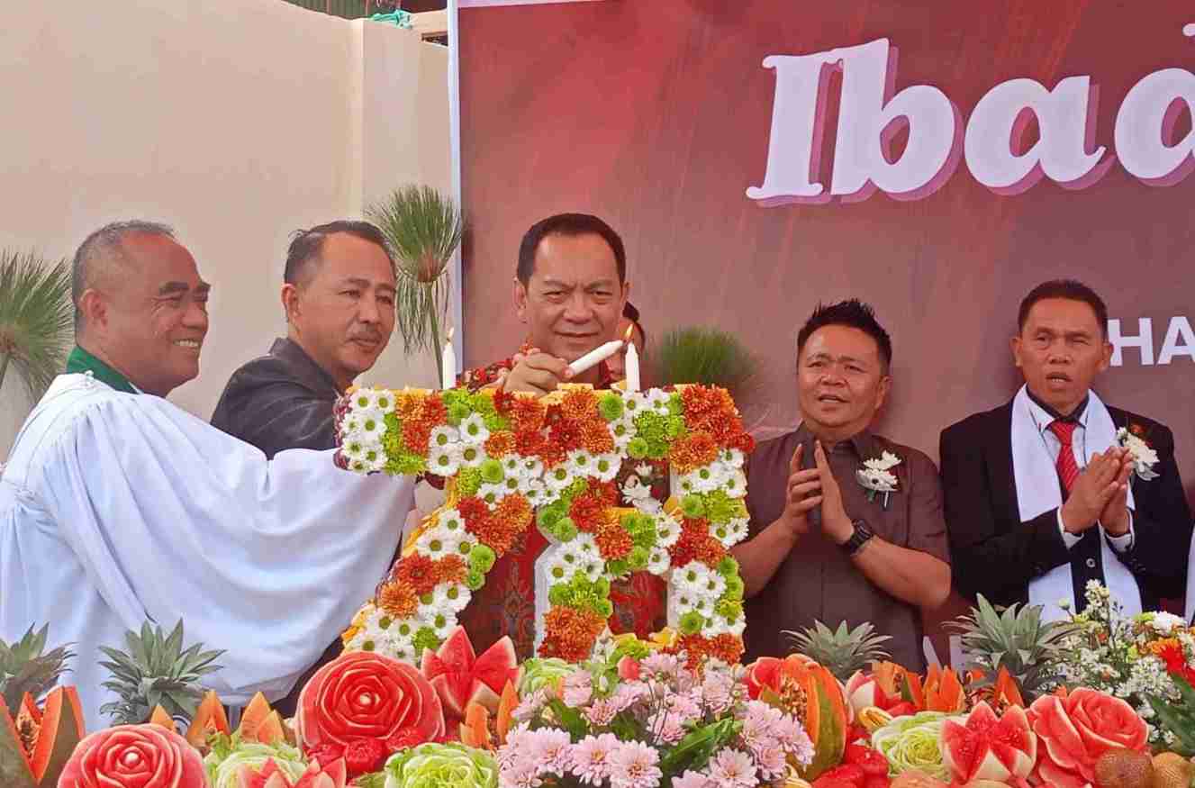 Caroll Ikut Mensyukuri 78 Tahun GMIM Bait-Lahim Berjemaat