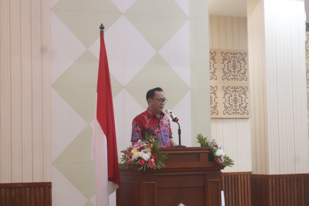 Caroll Jelaskan Ranperda Pajak di Rapat Paripurna DPRD