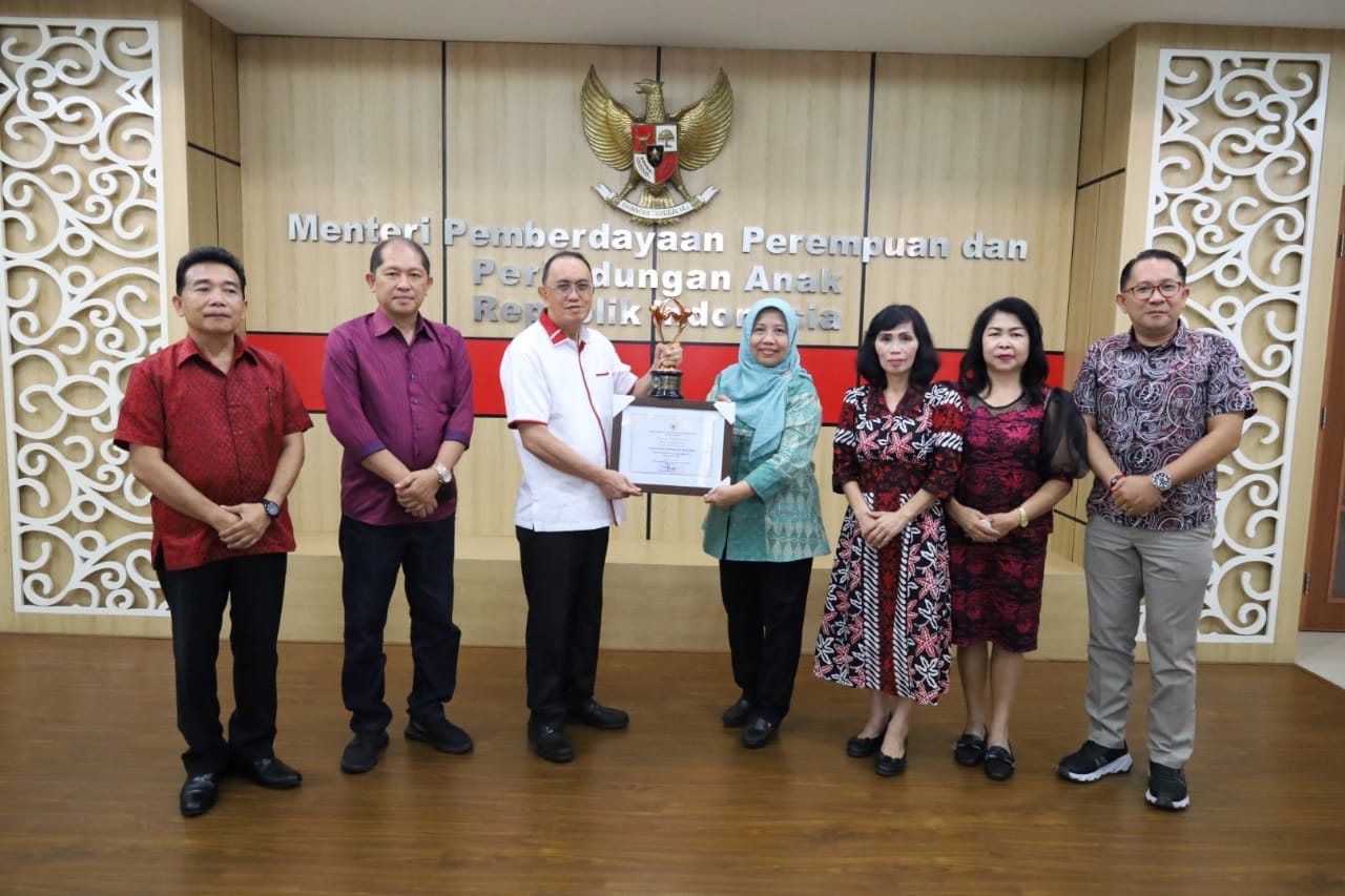 Lagi, Bupati ROR Terima Penghargaan Kabupaten Layak Anak Kategori Pratama di Jakarta