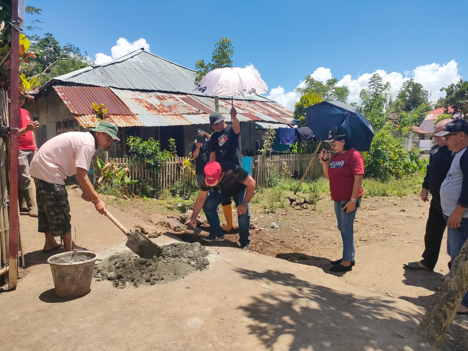 Manfaatkan DD Tahap 1, Pemdes Leleko Lakukan Peletakan Batu Pertama Pembangun Jalan Paving Block di Desanya