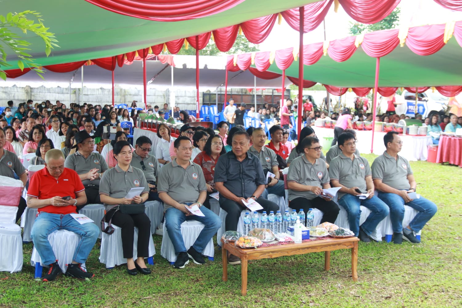 Caroll-Wenny Dampingi Gub Olly di Paskah Unsrat 2023