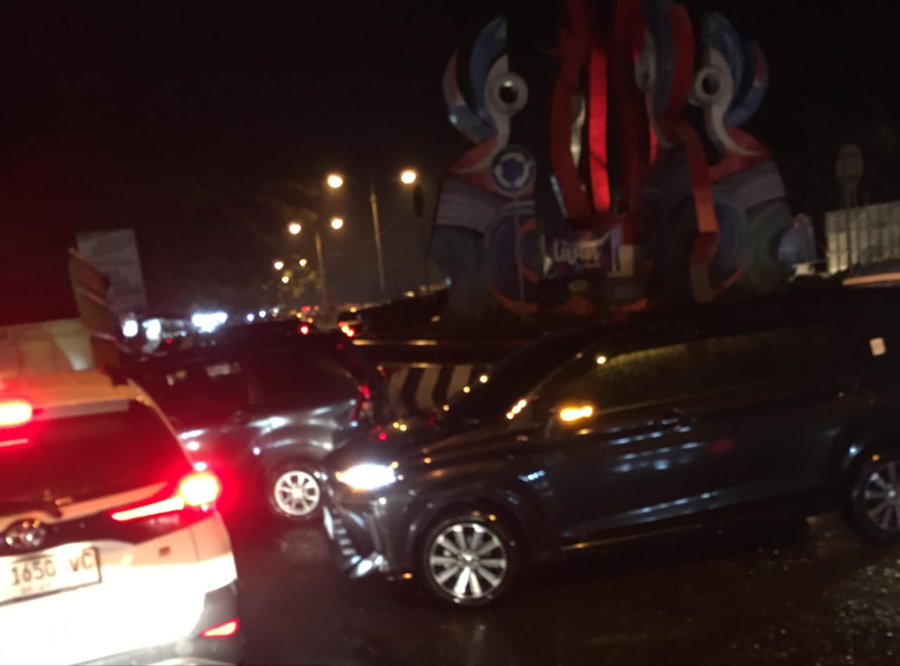 Imbas Jalanan Berlubang Akibat Hujan, Zero Point Macet Parah 