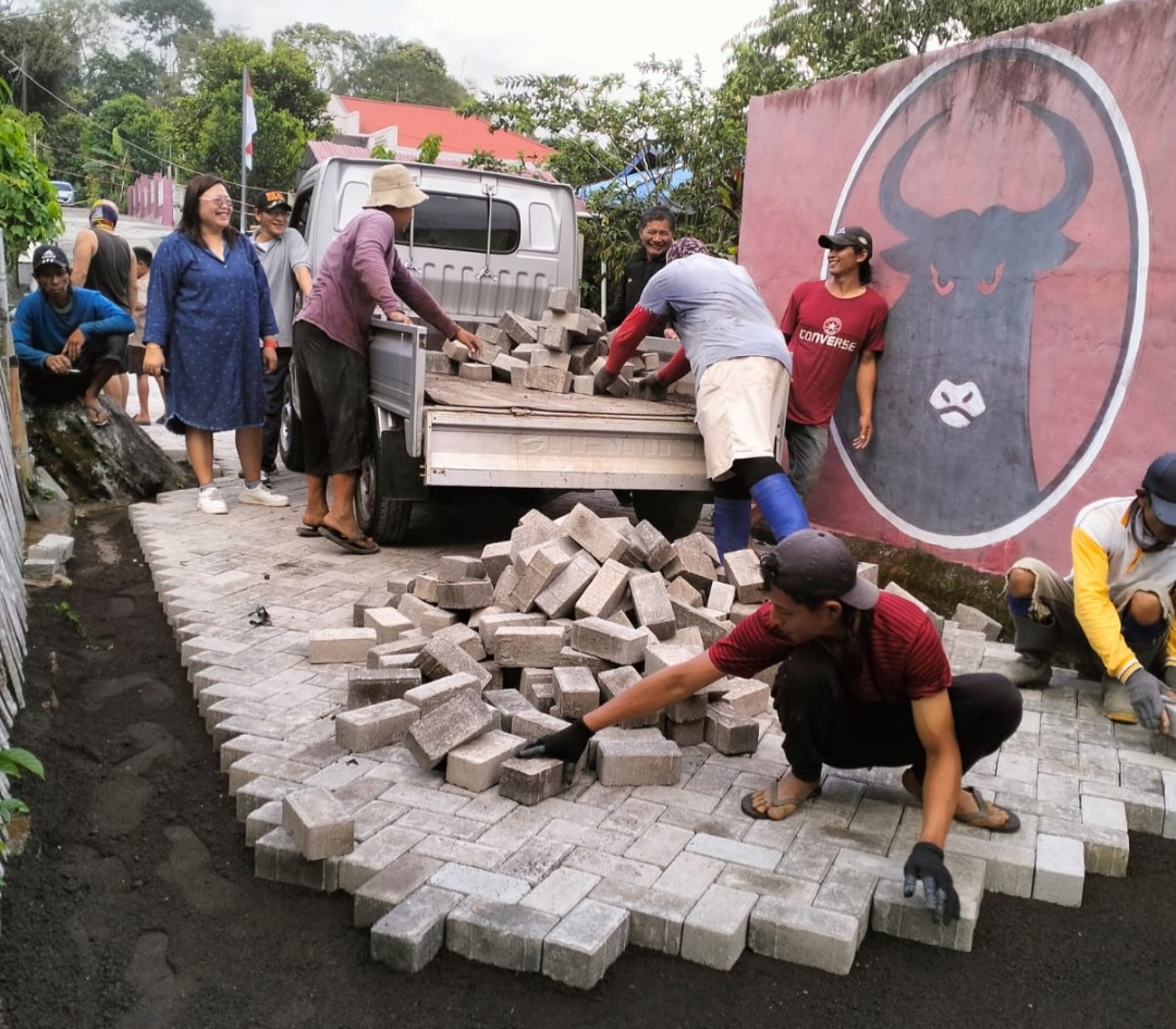 Manfaatkan DD, Pemdes Sendangan Bangun Jalan Paving Block Sepanjang 97 Meter di Jaga I