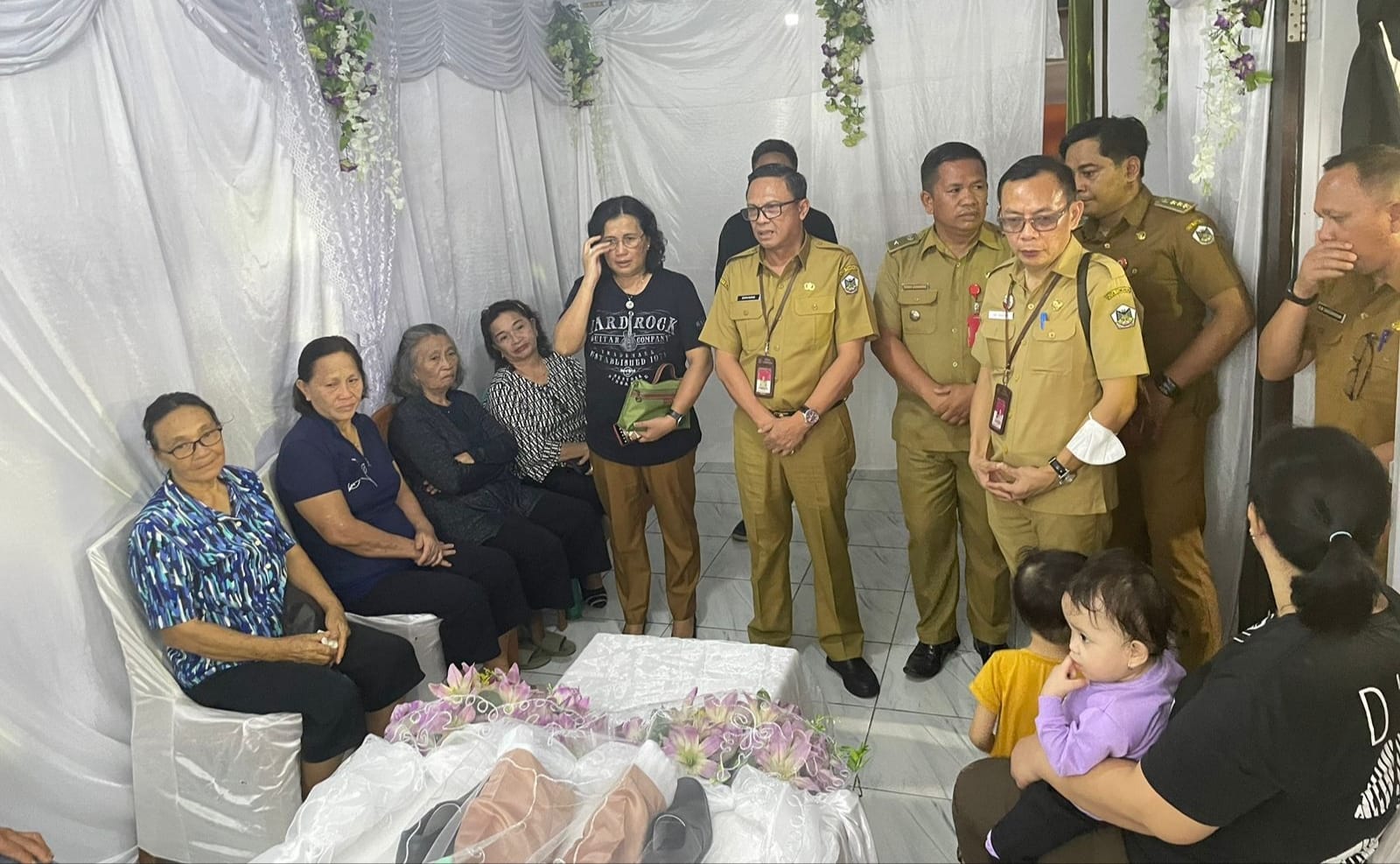 Sekda Roring Melayat di Duka Keluarga Purukan-Legi