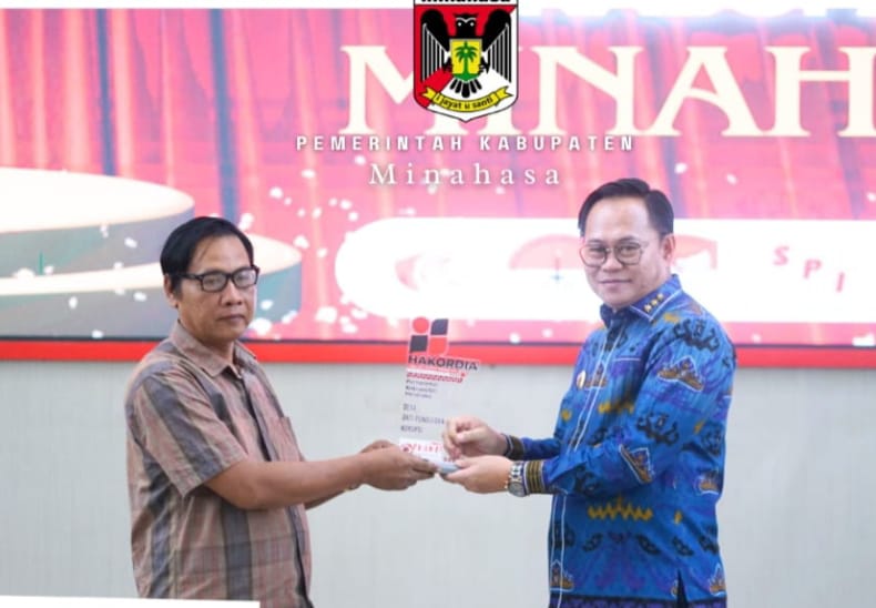 Tendean Terima Penghargaan Desa Anti Pungli dan Korupsi