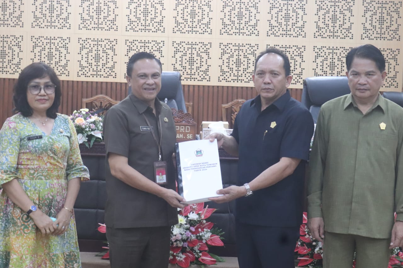 Roring Hadiri Rapat Paripurna Penutupan Persidangan Kedua DPRD Tomohon 