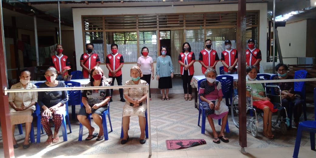 T9 Voor AARS Berbagi Kasih di Panti Werdha Damai Ranomuut