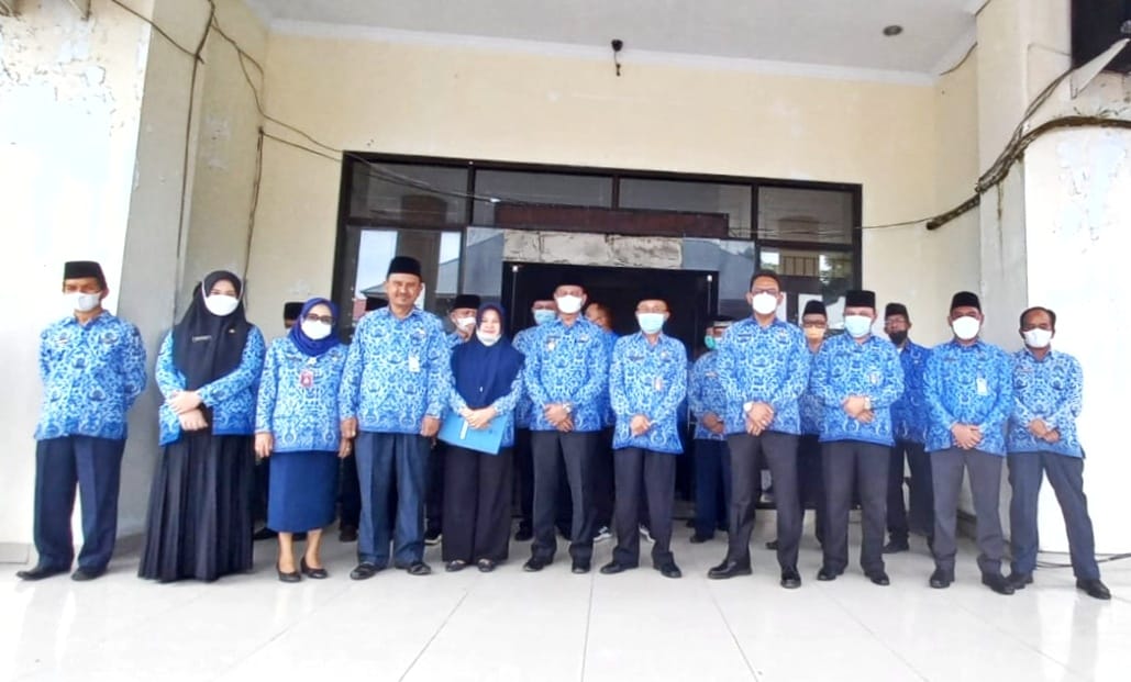 Dua ASN Boltim Terima SK Pensiun