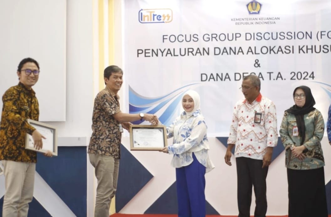 Kementerian Keuangan Perwakilan Sulut Berikan Piagam Apresiasi kepada Pemkab Boltim